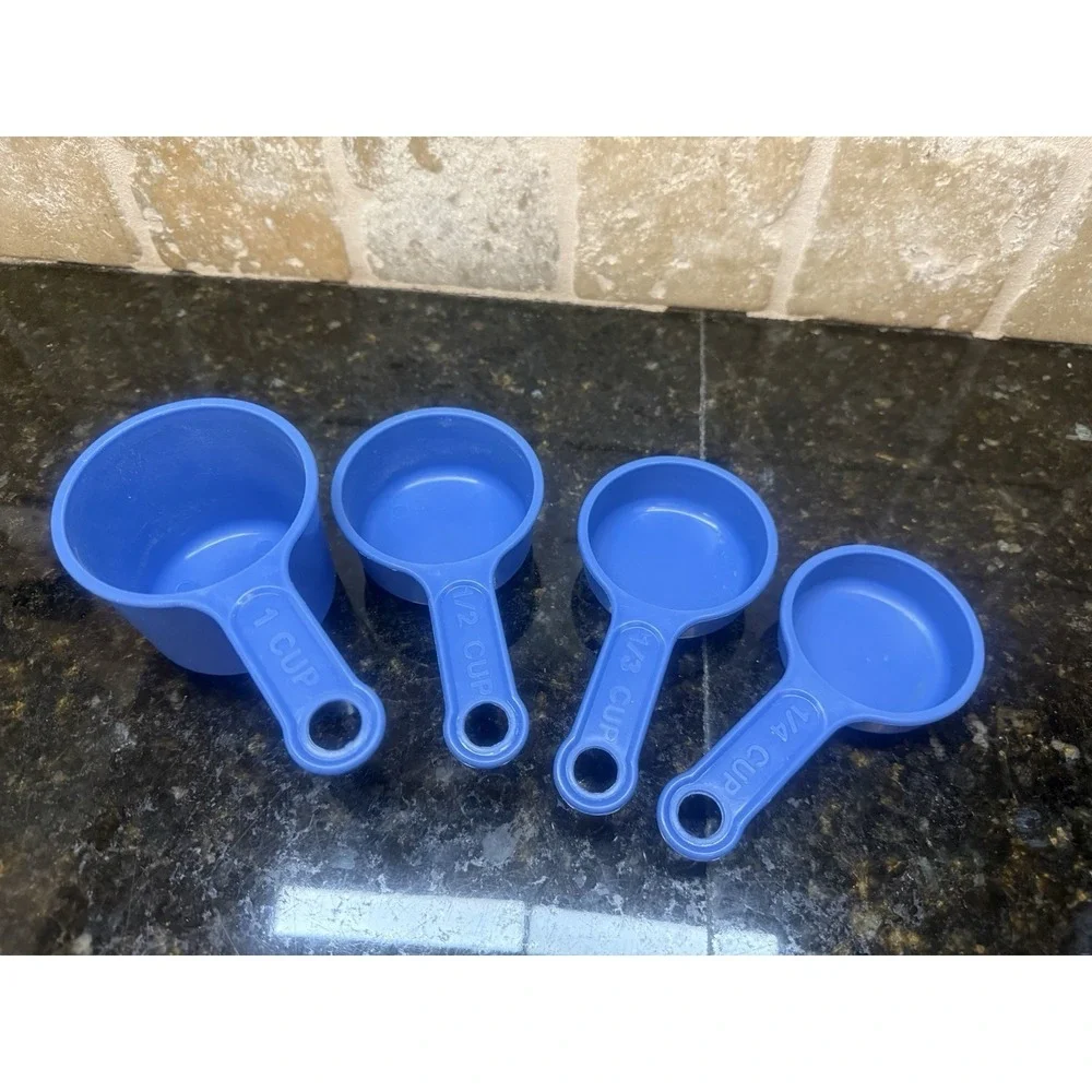 Vintage Rubbermaid Nesting Measuring Cups Blue 4 Pc Servin Saver 1/2‎ 1/3 1/4 1